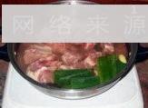 辣白菜排骨火锅面的做法步骤1