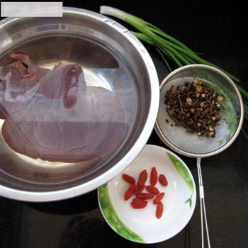 清肝明目-柴胡猪肝汤的做法步骤1