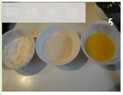 椒盐蘑菇凤尾虾的做法步骤3