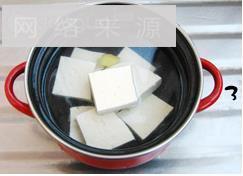 海兔豆腐汤的做法图解3