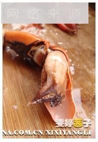 蟹白豆腐海鲜汤的做法步骤2