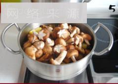 香菇土豆炖肉的做法步骤5