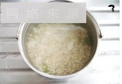 薏仁绿豆百合汤的做法步骤3