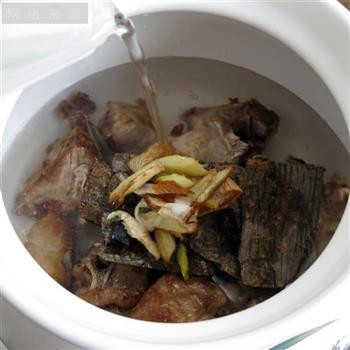 杜仲黑豆排骨汤的做法步骤9