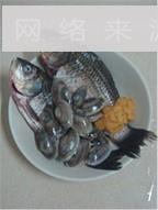 鲫鱼花蛤枸杞叶汤的做法步骤1