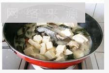 鳙鱼头海带汤的做法图解5