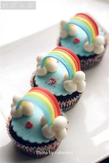 彩虹翻糖杯子蛋糕的做法图解2
