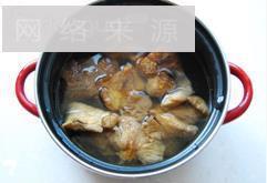 小白菜牛肉蘑菇汤的做法步骤2