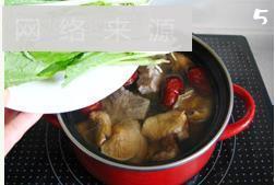 小白菜牛肉蘑菇汤的做法图解5