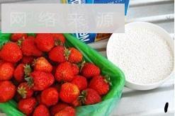 牛奶草莓布丁的做法步骤1