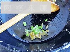 蚕豆香菇炒鸡蛋的做法步骤5