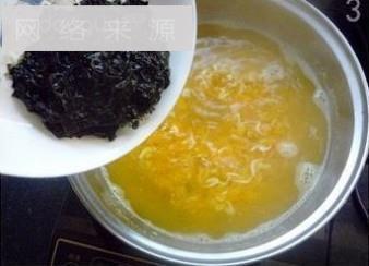 紫菜虾皮南瓜汤的做法步骤3