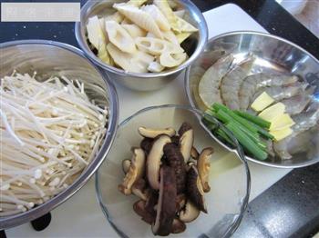 竹笋双菇烧大虾的做法步骤1