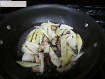 竹笋双菇烧大虾的做法步骤5
