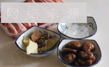 板栗竹笋红烧肉的做法步骤1