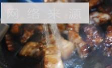 板栗竹笋红烧肉的做法步骤7