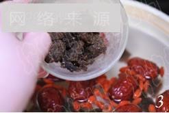 红枣桂圆枸杞红糖水的做法图解3