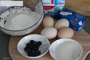 蓝莓海绵小蛋糕的做法步骤1