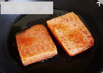 白米饭三文鱼的做法步骤3