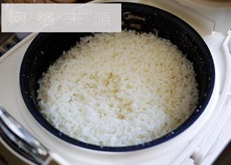 白米饭三文鱼的做法步骤4