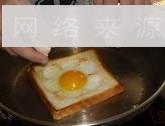 吐司煎鸡蛋的做法步骤7