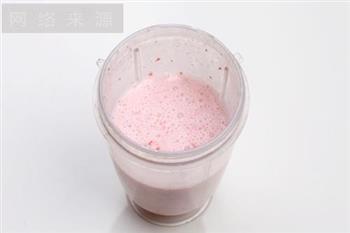 草莓酸奶的做法步骤3