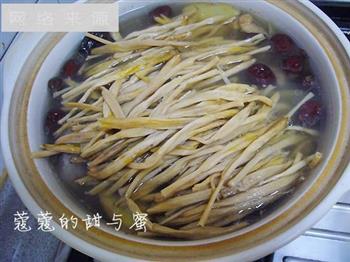 黄花排骨美白汤的做法步骤3