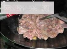广式马蹄羊肉煲的做法步骤4