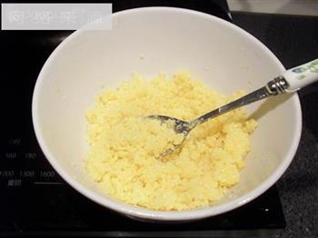 咸蛋黄流沙包的做法步骤1