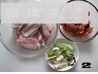 辣白菜炒五花肉的做法步骤2