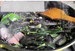 腊肉炒红菜苔的做法步骤6