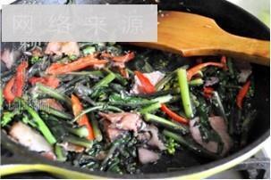 腊肉炒红菜苔的做法步骤7
