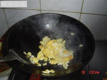 香肠鸡蛋炒饭的做法图解3