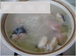 胶原蛋白海鲜锅的做法步骤1