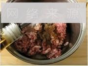 猪肉酸菜饺子的做法图解6