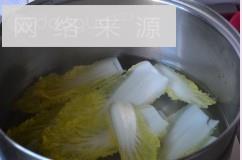 白菜卷黄花菜的做法步骤2