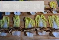 白菜卷黄花菜的做法步骤4