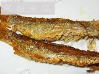 油煎板黄鱼的做法步骤3