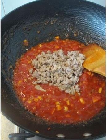 蕃茄蘑菇肉酱意大利面的做法步骤4