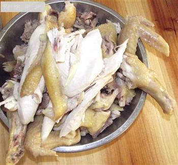 化州的名菜-白切鸡的做法步骤2