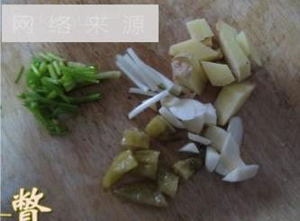 菌菇汤蛳螺的做法步骤2