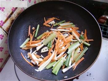 莹玉彩丝烩-杂蔬炒米粉的做法步骤4