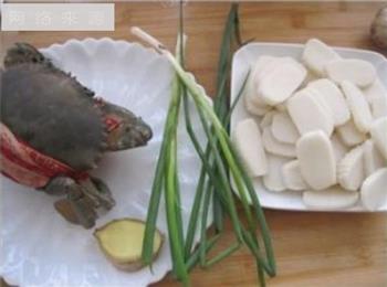 姜葱青蟹炒年糕的做法步骤2
