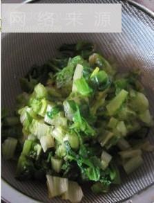 雪菜炒莴苣叶的做法步骤4