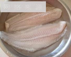 鱼肉韭菜水饺的做法步骤1