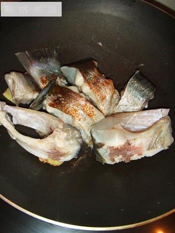 家常菜味美-鲢鱼炖豆腐的做法步骤2
