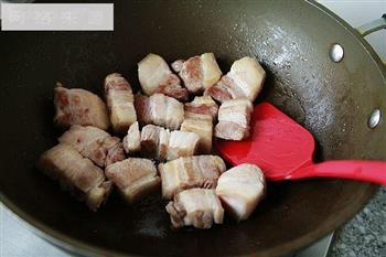 健康无油的板栗红烧肉的做法步骤1