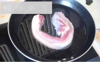 铁锅春笋烧肉的做法步骤2