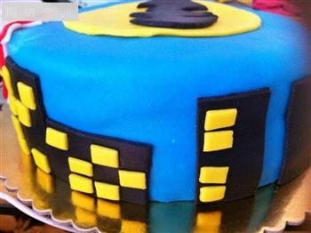 把拯救世界的任务交给一个蛋糕吧-翻糖蝙蝠侠蛋糕的做法图解10