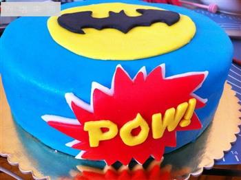 把拯救世界的任务交给一个蛋糕吧-翻糖蝙蝠侠蛋糕的做法图解7